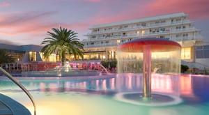 POČETAK LJETA uz more u Hotel Olympia Vodice uz 2 noćenja s polupansionom za 2 osobe i do 2 djece - SPA, unutarnji bazen, fitness, parking i TOP ZABAVA uz PS5 gaming sobu te igraonicu!
