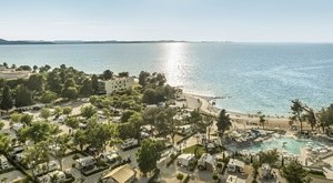 EKSKLUZIVNI proljetni odmor u FALKENSTEINER Premium Campingu Zadar 5* uz doručak i NEOGRANIČENO opuštanje u SPA centru za 2 odrasle osobe i  1 dijete u modernim COZY HOME kućicama!
