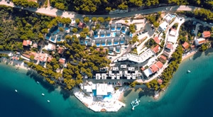 [19.06.-29.06.] POČETAK LJETA u Park Villas by Morenia 4* u Podaci kraj Makarske - 2, 5 ili 7 noćenja za 4 odraslih ili 4 odraslih + 2 djece u Deluxe kamping vilama sa privatnim bazenom!
