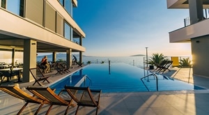 [13.07.-20.07.   17.08.-24.08.] Hotel Morenia 4* PODACA: 5 ili 7 noćenja s All INCLUSIVE uslugom za 2 odraslih i do 4 DJECE uz vanjske BAZENE, fitness i ANIMACIJU - odmor na Makarskoj rivijeri!