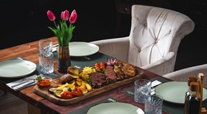 OKUSI KOJI OSVAJAJU TREŠNJEVKU! Novi restoran Magazinska klet donosi legendarne PLATE Leskovački voz za 2 ili 4 osobe već od samo 35 €! Dođite na vrhunski ROŠTILJ u Zagrebu!