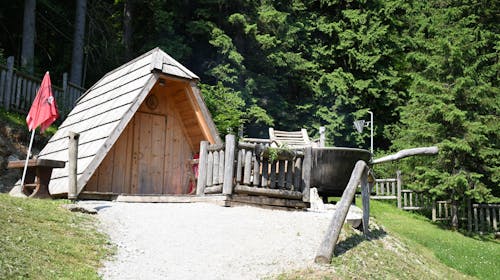Glamping Lake Bloke - Obiteljski glamping odmor uz Bloško jezero, Nova vas, Slovenija - 108 EUR - 1x noćenje u velikoj glamping kućici za 2 osobe (2 djece do 15 godina besplatno), Doručak