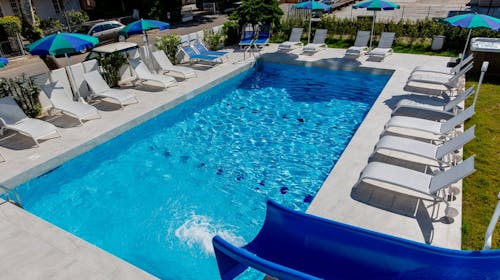 Hotel Cosmopol Cesenatico - Odmor u Italiji, Cesenatico, Italija - 1.239 EUR - 7x noćenje u četverokrevetnoj sobi s balkonom za 2 osobe (2 djece do 14 godina i 1 dijete do 2,99 godina besplatno), All inclusive