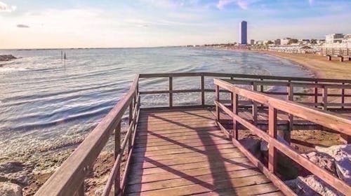 Hotel Cosmopol Cesenatico - Odmor u Italiji, Cesenatico, Italija - 1.499 EUR - 7x noćenje u četverokrevetnoj sobi s balkonom za 2 osobe (2 djece do 14 godina i 1 dijete do 2,99 godina besplatno), All inclusive
