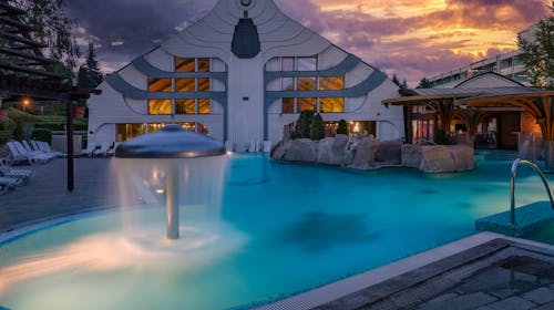 NaturMed Hotel Carbona - Wellness odmor, Heviz, Mađarska - 618 EUR - 3x noćenje u Standard dvokrevetnoj plus sobi za 2 osobe, Polupansion (doručak i večera)