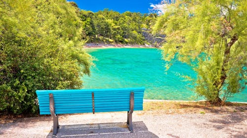 Hoteli Omišalj - Depandansa Primorka - Ljeto na Krku, Omišalj, otok Krk, Hrvatska - 492 EUR - 5x noćenje u dvokrevetnoj sobi za 2 osobe (1. dijete do 7,99 godina besplatno), Polupansion (buffet doručak i buffet večera s uključenim bezalkoholnim pićem)