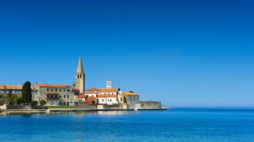 Hotel Plavi Plava Laguna - Obiteljski rujan u Poreču, Poreč, Istra, Hrvatska - 679 EUR - 7x noćenje u Classic dvokrevetnoj sobi s balkonom i dodatnim ležajem za 2 osobe (1. dijete do 11,99 godina i 2. dijete do 4,99 godina besplatno), Polupansion