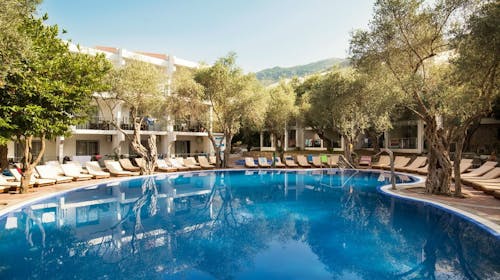 Vile Oliva Petrovac - Odmor za parove, Petrovac na Moru, Crna Gora - 339 EUR - 3x noćenje u Standard dvokrevetnoj sobi u vilama (1 francuski ležaj) za 2 osobe, All inclusive