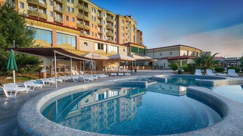 Karos Spa Hotel - Wellness odmor tijekom tjedna, Zalakaros, Mađarska - 440 EUR - 3x noćenje u prostranoj Spa Superior sobi za 2 osobe, Polupansion (bogati buffet doručak i buffet večera) u restoranu Eden