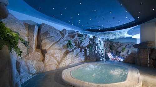 Hotel Vesna - Terme Topolšica - Termalni odmor s punim pansionom, Topolšica, Slovenija - 269 EUR - 2x noćenje u dvokrevetnoj Comfort sobi s balkonom za 2 osobe (1. dijete do 9,99 godina i 2. dijete do 4,99 godina besplatno), Puni pansion (doručak, ručak i večera u udobnosti hotelskog restorana)