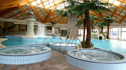 Hotel Hills Spa & Thermal Resort - Obiteljski termalni paket i dječja zabava u Kinderlandu s punim pansionom, Sarajevo, Bosna i Hercegovina - 402 EUR - 2x noćenje u dvokrevetnoj Deluxe sobi za 2 osobe (1 dijete do 6 godina i 1 dijete do 12 godina besplatno), Puni pansion