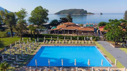 Hotel Aleksandar - Ljeto u Crnoj Gori, Budva, Crna Gora - 1.159 EUR - 4x noćenje u Standard dvokrevetnoj sobi s pomoćnim krevetom za 3 osobe, Polupansion