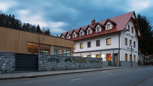Hotel Triglav Dobrna - Kratki odmor za parove s polupansionom, Dobrna, Slovenija - 129 EUR - 1x noćenje u dvokrevetnoj sobi za 2 osobe, Polupansion