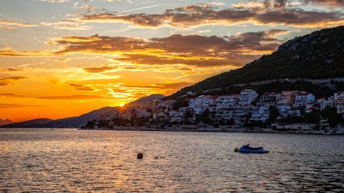 Hotel Agava - Ljeto u Neumu, Neum, Bosna i Hercegovina - 1.022 EUR - 7x noćenje u dvokrevetnoj sobi s balkonom pogled more za 2 osobe (1 dijete do 6,99 godina besplatno), Polupansion (buffet doručak i buffet večera)