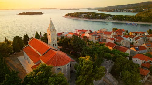 Hotel Zora - Aktivan svibanj u Dalmaciji uz obilazak šibenskim tvrđavama, Primošten, Dalmacija, Hrvatska - 280 EUR - 2x noćenje u dvokrevetnoj Comfort sobi na morskoj strani za 2 osobe (1 dijete do 11,99 godina besplatno), Polupansion i piće sa šankomata tijekom večere