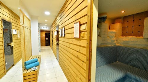 Hotel Irottko - Obiteljski odmor, Kőszeg, Mađarska - 240 EUR - 3x noćenje u dvokrevetnoj sobi za 2 osobe (1 dijete od 0 do 11,99 godina besplatno), Polupansion (buffet doručak i buffet ili večera u 4 slijeda)