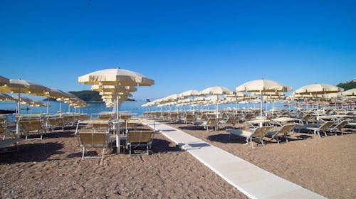 Hotel Slovenska plaža - Top ljetna sezona u Budvi, Budva, Crna Gora - 1.138 EUR - 4x noćenje u Standard dvokrevetnoj sobi s dodatnim ležajem i balkonom za 3 osobe, Polupansion (buffet doručak i večera)