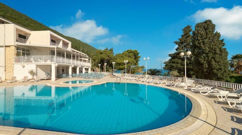 Hotel Faraon - All inclusive obiteljsko proljeće u Dalmaciji, Trpanj, Dalmacija, Hrvatska - 230 EUR - 2x noćenje u obiteljskoj Comfort sobi bez balkona (pogled park) za 2 osobe (2 djece do 11,99 godina besplatno), All inclusive s uključenim pićem uz obroke