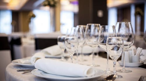 Hotel Park Doboj - Obiteljsko wellness opuštanje uz polupansion, Doboj, Bosna i Hercegovina - 312 EUR - 2x noćenje u dvokrevetnoj sobi za 2 osobe (2 djece do 11,99 godina besplatno), Polupansion