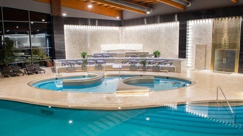 Hotel Azúr - Odmor u Superior obiteljskoj sobi , Siofok, Mađarska - 850 EUR - 3x noćenje u Superior obiteljskoj sobi za 2 osobe (2 djece do 13,99 godina besplatno), Polupansion
