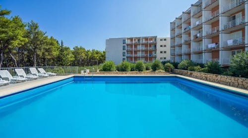 Hotel Hvar - All inclusive proljeće na Hvaru, Jelsa, otok Hvar, Dalmacija, Hrvatska - 254 EUR - 2x noćenje u Comfort dvokrevetnoj sobi s pomoćnim ležajem i balkonom (park strana) za 2 osobe (1. dijete do 11,99 godina i 2. dijete do 2,99 godina besplatno), All Inclusive