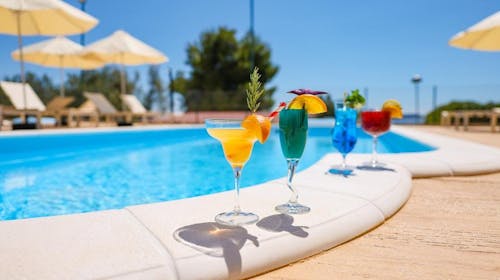 Apartmani Medena - Proljeće i 1. svibanj s polupansionom u prelijepom Trogiru za 4 osobe, Donji Seget, Trogir, Dalmacija, Hrvatska - 348 EUR - 2x noćenje u Superior apartmanu B (4+1) za 4 odrasle osobe (1 dijete do 11,99 godina besplatno), Polupansion