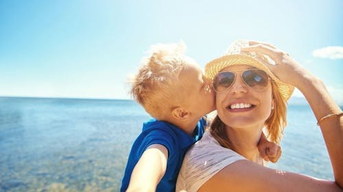 Pansion Delfin - Obiteljsko ljeto na Krku, Omišalj, otok Krk, Hrvatska - 895 EUR - 5x noćenje u Standard sobi za 2 osobe (2 djece do 11,99 godina besplatno), Polupansion (buffet doručak i večera)