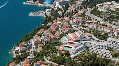 Grand Hotel Neum - Prvosvibanjski wellness odmor uz more, Neum, Bosna i Hercegovina - 240 EUR - 2x noćenje u dvokrevetnoj sobi pogled park za 2 osobe, Polupansion