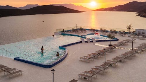 Grand Hotel Neum - Wellness odmor uz more, Neum, Bosna i Hercegovina - 264 EUR - 2x noćenje u dvokrevetnoj sobi pogled park za 2 osobe, Polupansion
