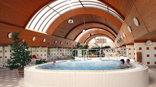 Ametiszt Hotel Harkány - Obiteljski wellness odmor, Harkány, Mađarska - 329 EUR - 2x noćenje u dvokrevetnoj Standard sobi za 2 osobe (1 dijete do 11,99 godina besplatno), Buffet doručak