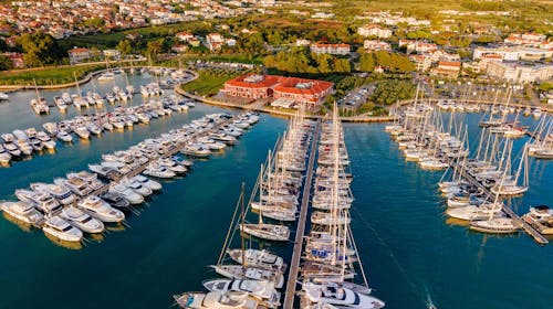 Hotel Nautica - Proljeće i 1. svibanj u Novigradu, Novigrad, Istra, Hrvatska - 309 EUR - 2x noćenje u dvokrevetnoj Superior sobi s balkonom i pogledom na park za 2 osobe, Polupansion