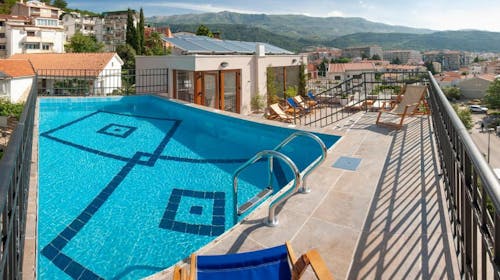Hotel Twelve by Aycon - Obiteljsko ljeto, Budva, Crna Gora - 510 EUR - 3x noćenje u dvokrevetnoj Standard sobi (s dodatnim ležajem) za 2 osobe (1 dijete do 11,99 godina besplatno), Doručak