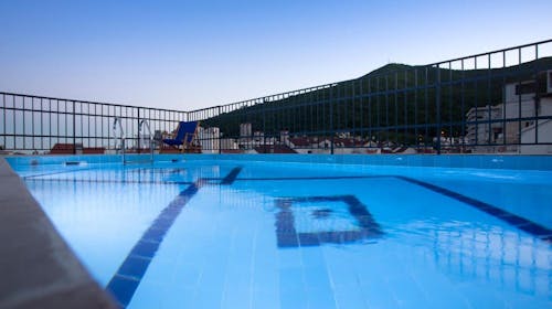 Hotel Twelve by Aycon - Obiteljsko ljeto, Budva, Crna Gora - 1.255 EUR - 7x noćenje u dvokrevetnoj Standard sobi (s dodatnim ležajem) za 2 osobe (1 dijete do 11,99 godina besplatno), Doručak