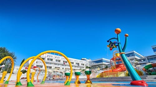 Hotel Delfin Plava Laguna - Ljeto u Poreču, Poreč, Istra, Hrvatska - 1.049 EUR - 7x noćenje u Classic dvokrevetnoj sobi s balkonom (morska strana) za 2 osobe (1 dijete do 11,99 godina besplatno), Polupansion