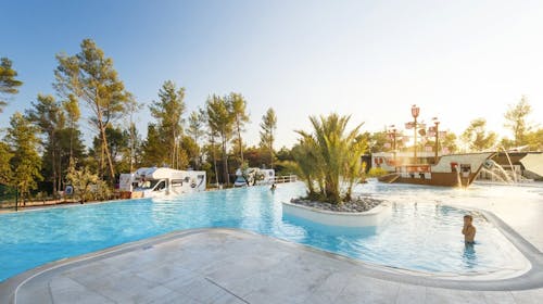 Santa Marina Camping - First minute ljeto, Poreč, Istra, Hrvatska - 540 EUR - 3x noćenje u Family Prestige mobilnoj kućici za do 6 osoba, Posteljina i ručnici