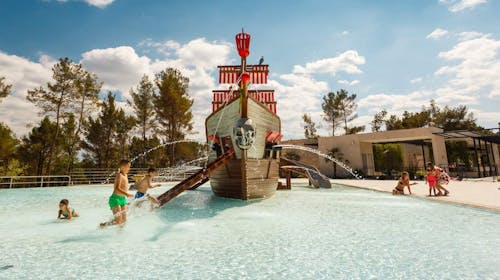 Santa Marina Camping - Ljetni obiteljski odmor u Poreču, Poreč, Istra, Hrvatska - 299 EUR - 3x noćenje u Family Prestige mobilnoj kućici za do 6 osoba, Posteljina i ručnici
