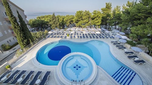 Hotel Horizont - Pozdrav ljetu na makarskoj rivijeri, Baška Voda, Makarska rivijera, Dalmacija, Hrvatska - 480 EUR - 2x noćenje u Junior suiti (strana park) za 2 osobe, Polupansion (buffet doručak i večera)