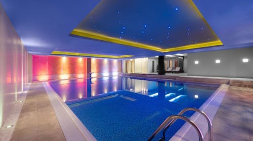 Mövenpick Hotel Sarajevo - Odmor u Sarajevu, Sarajevo, Bosna i Hercegovina - 95 EUR - 1x noćenje u dvokrevetnoj Standard sobi za 2 osobe, Gurmanski buffet doručak