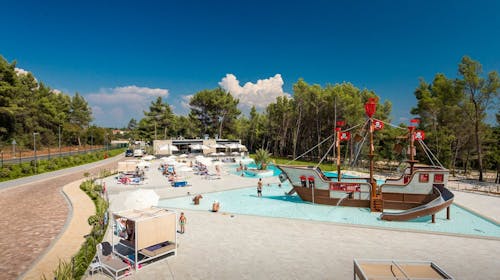 Santa Marina Boutique Camping - Premium glamping, Poreč, Istra, Hrvatska - 425 EUR - 5x noćenje u premium glamping šatoru s 2 spavaće sobe za do 5 osoba (4 odrasle osobe i 1 dijete do 11,99 godina), Posteljina i ručnici