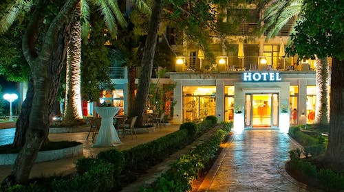 Hotel Rivijera - Obiteljski odmor u Petrovcu, Petrovac, Crna Gora - 183 EUR - 2x noćenje u dvokrevetnoj Standard sobi za 2 osobe (1 dijete do 11,99 godina besplatno), Polupansion