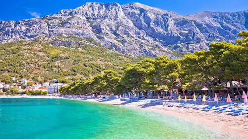 Alemaris Resort - Proljeće i jesen u obnovljenom hotelu, Baška Voda, Makarska rivijera, Hrvatska - 289 EUR - 3x noćenje u Standard dvokrevetnoj sobi s balkonom za 2 osobe (1 dijete do 11,99 godina i 1 dijete do 2,99 godina besplatno), Polupansion (buffet doručak i večera)