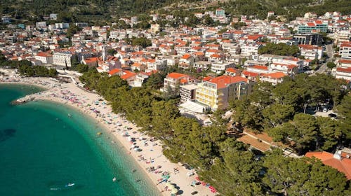 Alemaris Resort - Pozdrav ljetu u obnovljenom hotelu, Baška Voda, Makarska rivijera, Hrvatska - 215 EUR - 2x noćenje u Standard dvokrevetnoj sobi s balkonom za 2 osobe (1 dijete do 11,99 godina i 1 dijete do 2,99 godina besplatno), Polupansion (buffet doručak i večera)