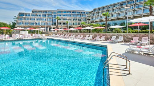 Hotel Mediteran Plava Laguna - Obiteljsko ljeto u Poreču, Poreč, Istra, Hrvatska - 1.669 EUR - 7x noćenje u dvokrevetnoj Classic sobi s dodatnim ležajem i balkonom za 2 osobe (1. dijete do 11,99 godina i 2. dijete do 4,99 godina besplatno), Polupansion
