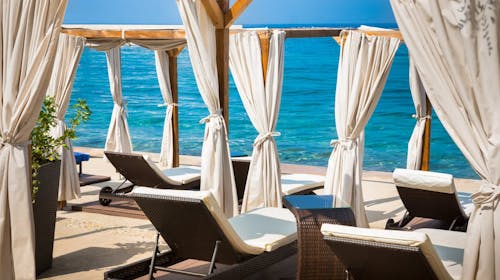 Veya Maradiso Hotel by Aminess - Obiteljsko ljeto na Krku, Njivice, otok Krk, Hrvatska - 929 EUR - 5x noćenje u Superior dvokrevetnoj sobi s balkonom za 2 osobe (1 dijete do 9,99 godina besplatno), Polupansion