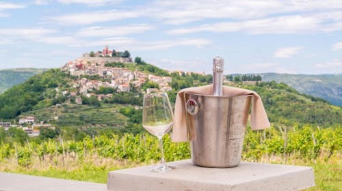 Casa Rossa - Bajkoviti odmor u Motovunu s uključenom večerom i degustacijom vina, Motovun, Istra, Hrvatska - 219 EUR - 2x noćenje u dvokrevetnoj sobi za 2 osobe, Bogati istarski doručak iz odabranih lokalnih sastojaka za 2 osobe