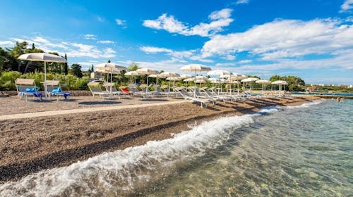 Hotel Malin - Wellness doček ljeta uz more na Krku, Malinska, otok Krk, Hrvatska - 364 EUR - 2x noćenje u Standard dvokrevetnoj sobi s balkonom za 2 osobe (1 dijete do 11,99 godina besplatno), Polupansion