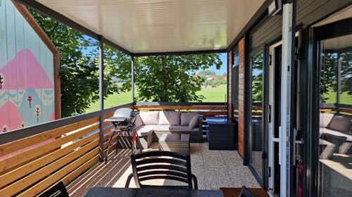 Magnolia House by the river - Last minute odmor na rijeci Kupi - Mobilna kućica Magnolia, Gradac, Slovenija - 360 EUR - 3x noćenje u opremljenim mobilnim kućicama "Magnolia" za do 6 osoba (4 odrasle osobe i 2 djece do 15,99 godina ili 5 odraslih osoba), Posteljinu i ručnike