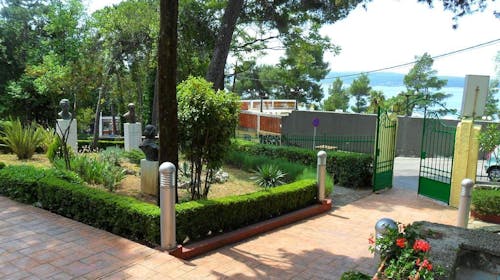 Hotel Vila Ružica - Aktivni svibanjski odmor u Crikvenici tijekom tjedna, Crikvenica, Hrvatska - 372,60 EUR - 3x noćenje u dvokrevetnoj sobi (park strana) za 2 osobe, Polupansion