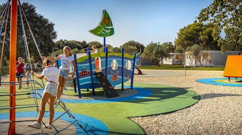 Resort Amarin - Obiteljsko proljeće s pogledom na Rovinj - Standard apartman, Rovinj, Istra, Hrvatska - 238 EUR - 2x noćenje u Standard apartmanu za 4 osobe, Polupansion (doručak i večera)