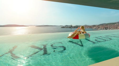 Hotel Olympia Sky - Luksuzni paket opuštanja za Tijelovo, Vodice, Dalmacija, Hrvatska - 518 EUR - 2x noćenje u dvokrevetnoj Deluxe sobi s balkonom i pogledom na more za 2 osobe (1 dijete do 5,99 godina i 1 dijete do 12,99 godina besplatno), Polupansion